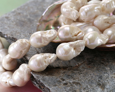Pearly White Baroque Pearl (AAAA) 22-24x14-16mm