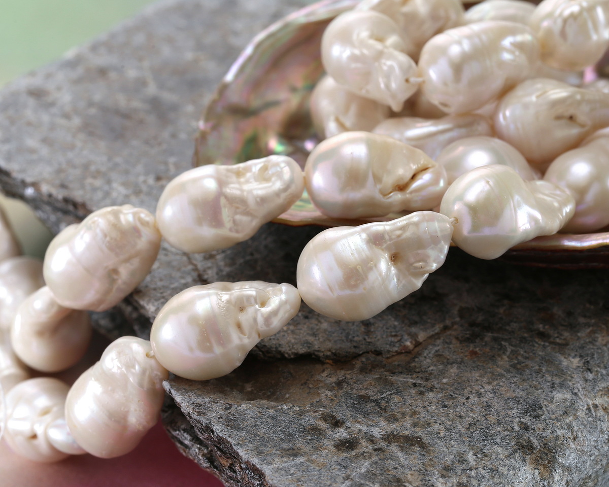 Pearly White Baroque Pearl (AAAA) 22-24x14-16mm