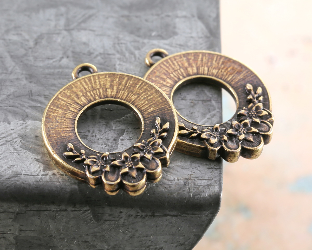 TierraCast Antique Brass (plated) Blossom Pendant 20x26mm
