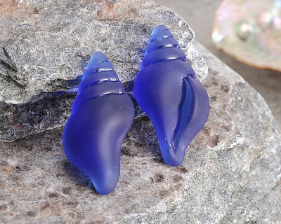 Royal Blue Beach-Style Glass Conch Shell Pendant 20x39mm