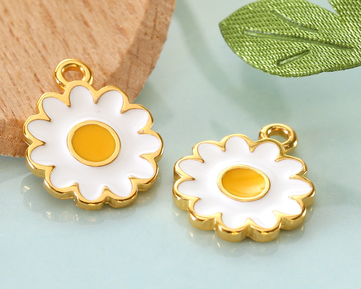 24K Gold (plated) Enamel Daisy Focal 13x15.8mm