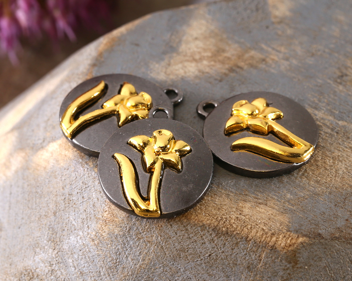 Daffodil Two-Toned Gunmetal & Gold Finish Round Focal 17.5x20.5mm