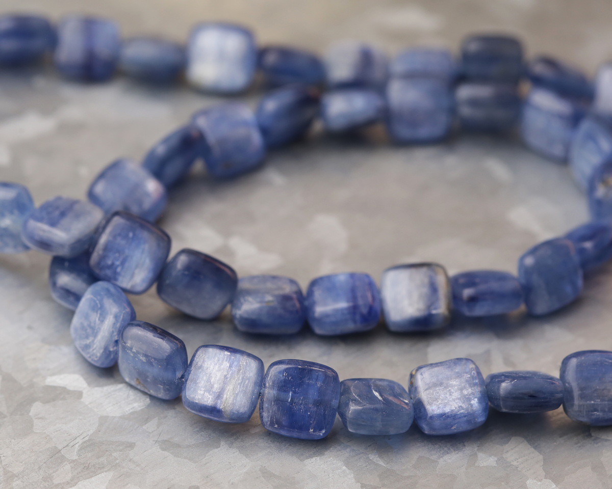 Kyanite Puff Square 8mm