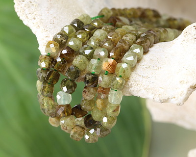 Green Garnet Microfaceted Cube 4mm