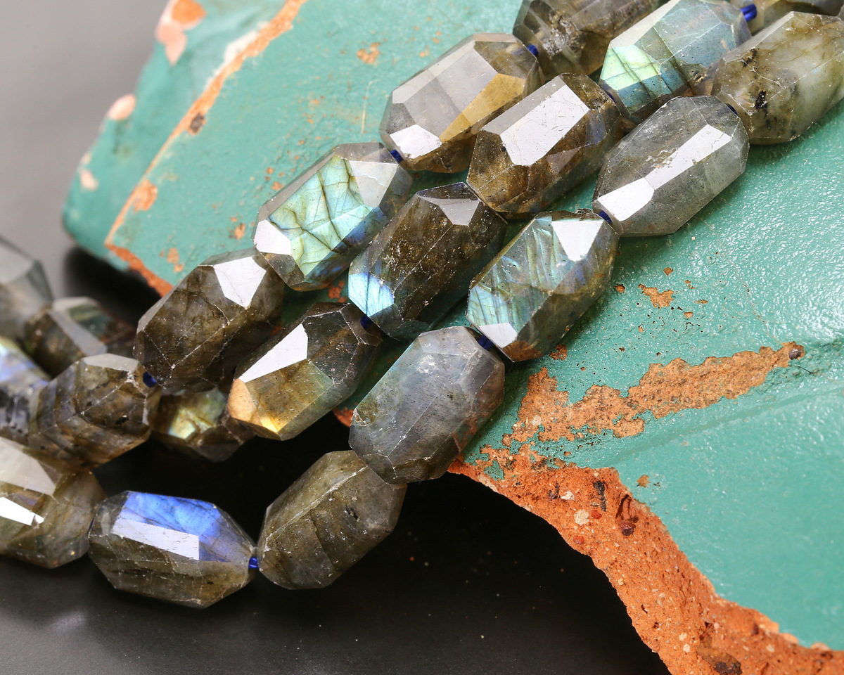 Labradorite (A) Microfaceted Long Nugget 9x14mm