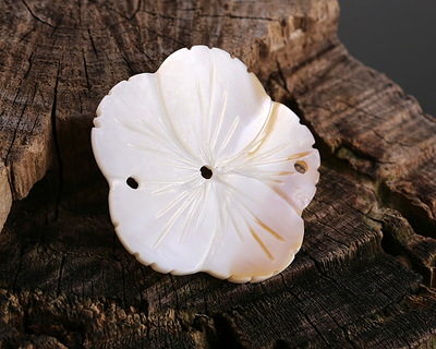 White Shell Carved Hibiscus 3-Hole Focal 38mm
