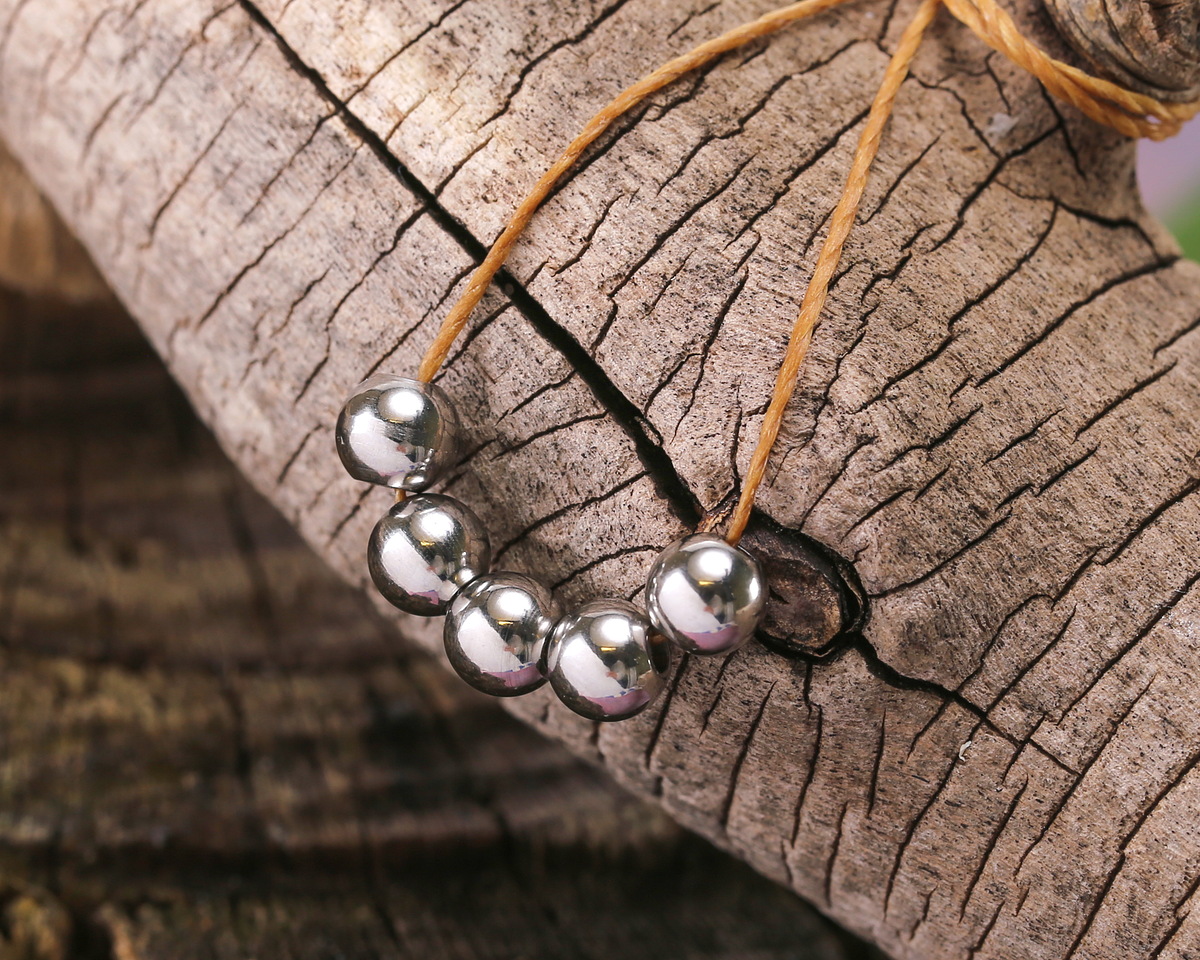 Stainless Steel Round 5mm, 1.5mm hole