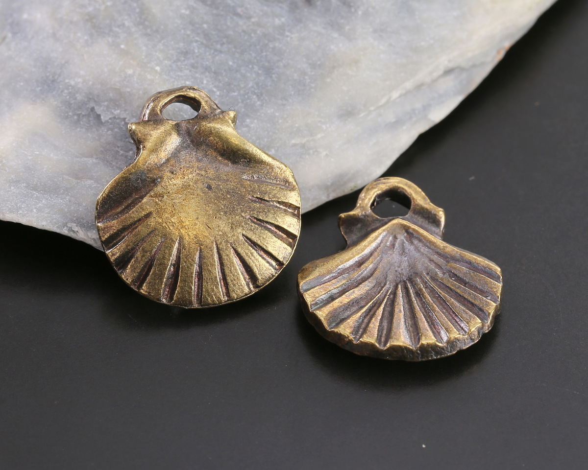 Mykonos Antique Brass (plated) Medium Scallop Focal 19mm