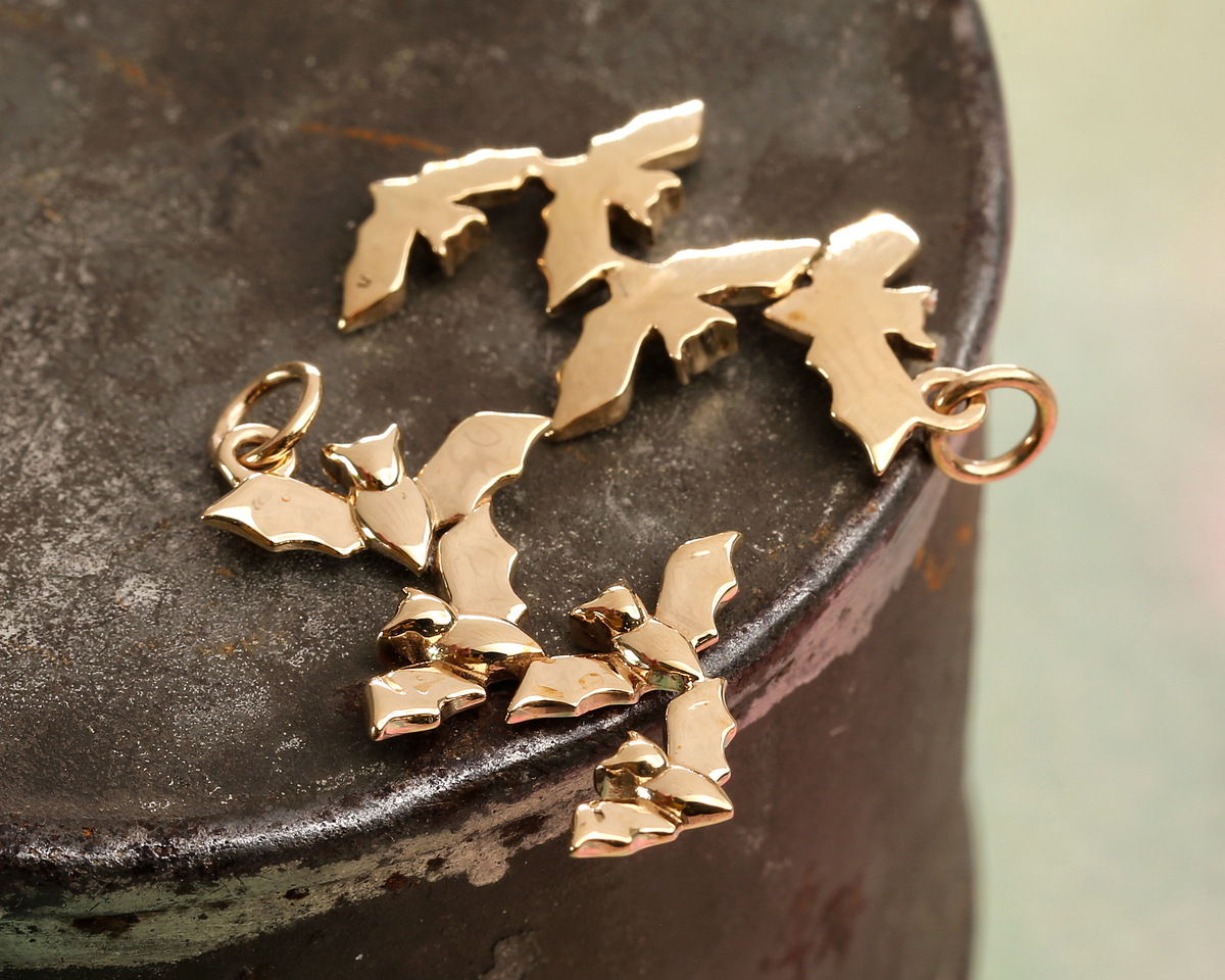 Nina Designs Bronze Bat Cluster Focal 15x29mm