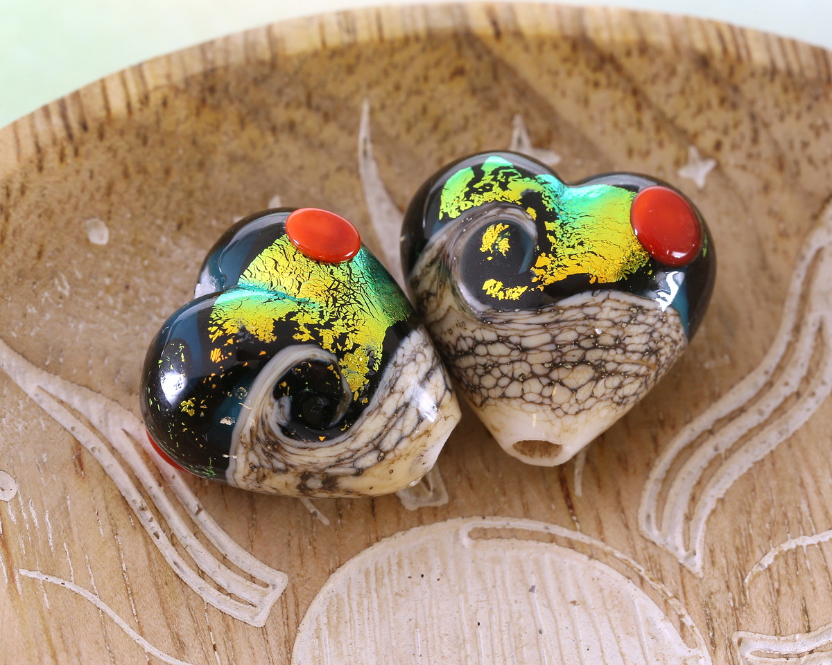 Grace Lampwork Romantic Isle Waves Heart 19-20mm