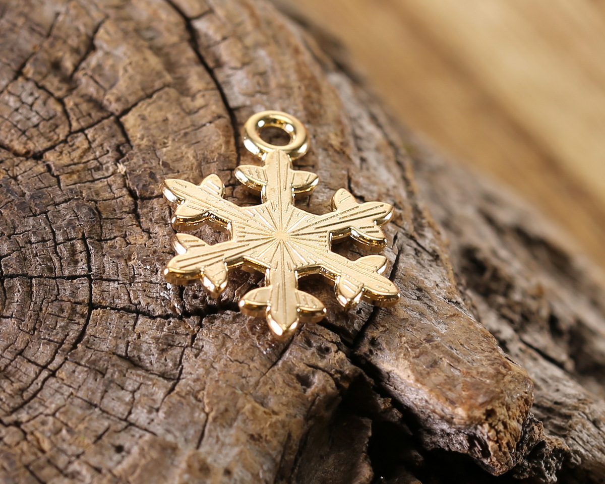 Enamel White Snowflake w/ Clear Crystal Focal 15x20mm