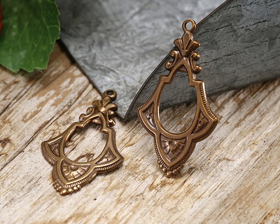Vintaj Natural Brass Fanned Frame 37x21.5mm