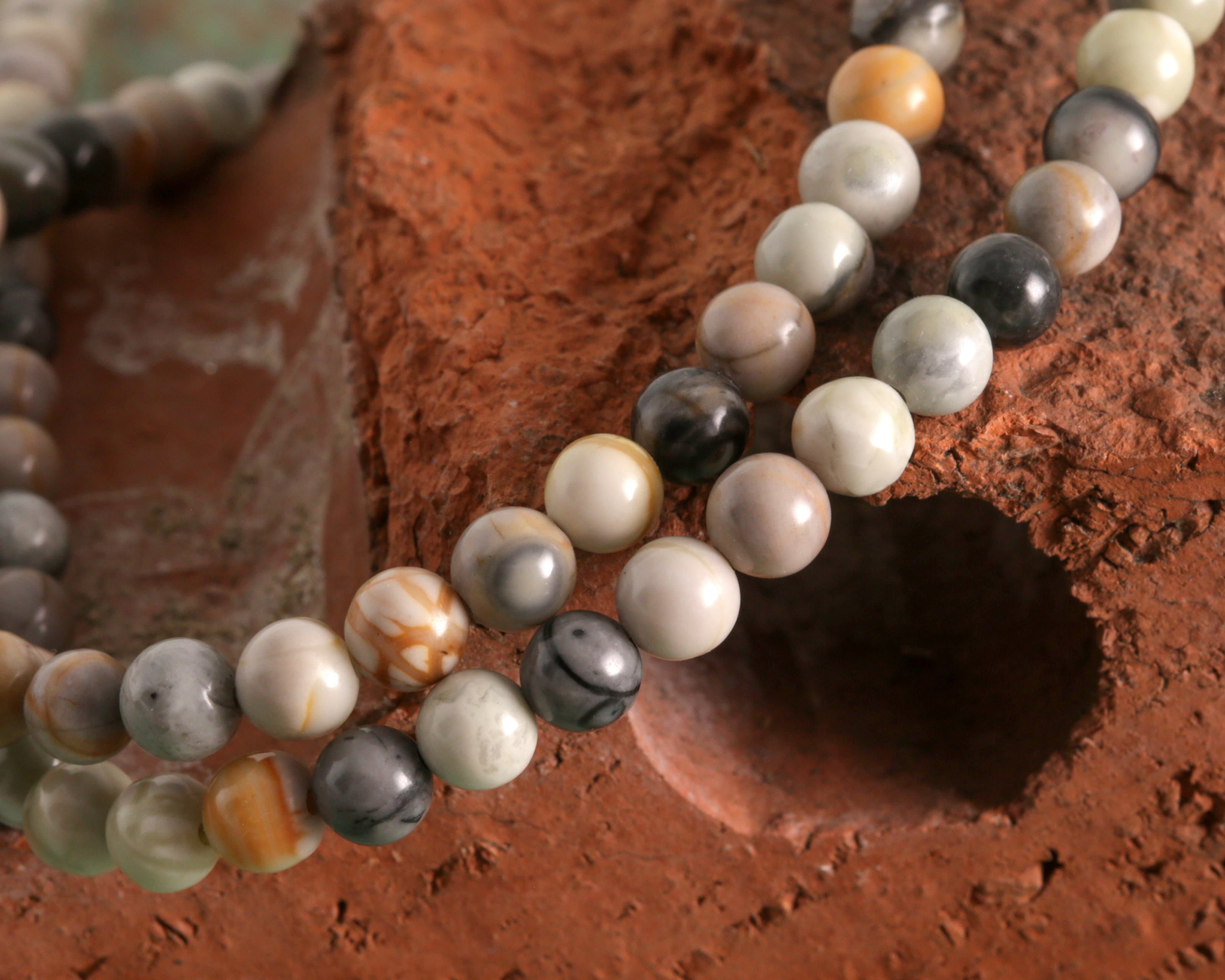 Fil De 39 Cm Avec Environ 63 Perles En Jaspe Picasso Boules 6 Mm - Neuf, Création Artisanale