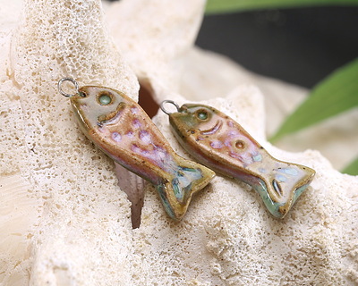 Gaea Ceramic Fern, Pink, & Blue Pastel Rainbow Fish Focal 10-11x29-30mm