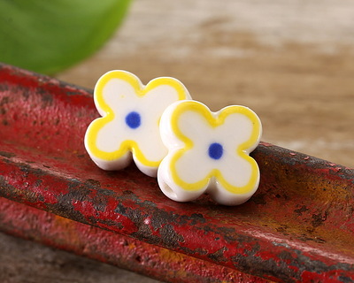 Yellow Rimmed w/ Cobalt Dot Porcelain Flower 15mm