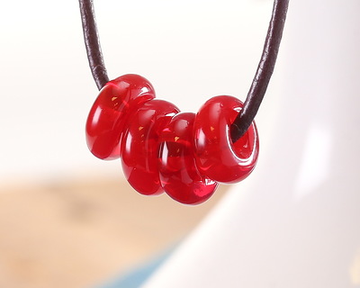 Unicorne Beads Glass Red Pepper Donut 4-6x9-11mm