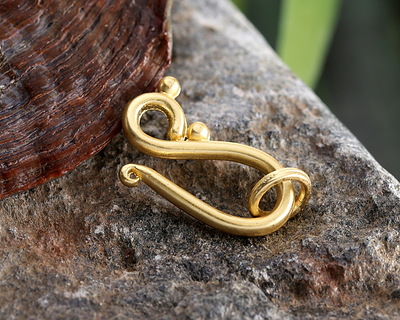 Satin Hamilton Gold (plated) Dewdrop Hook & Eye Clasp 20x13mm, 7mm Ring