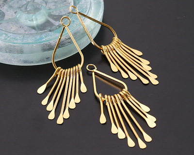 Gold Finish Long Graduated Paddle Set on Teardrop w/ Loop 16x59mm