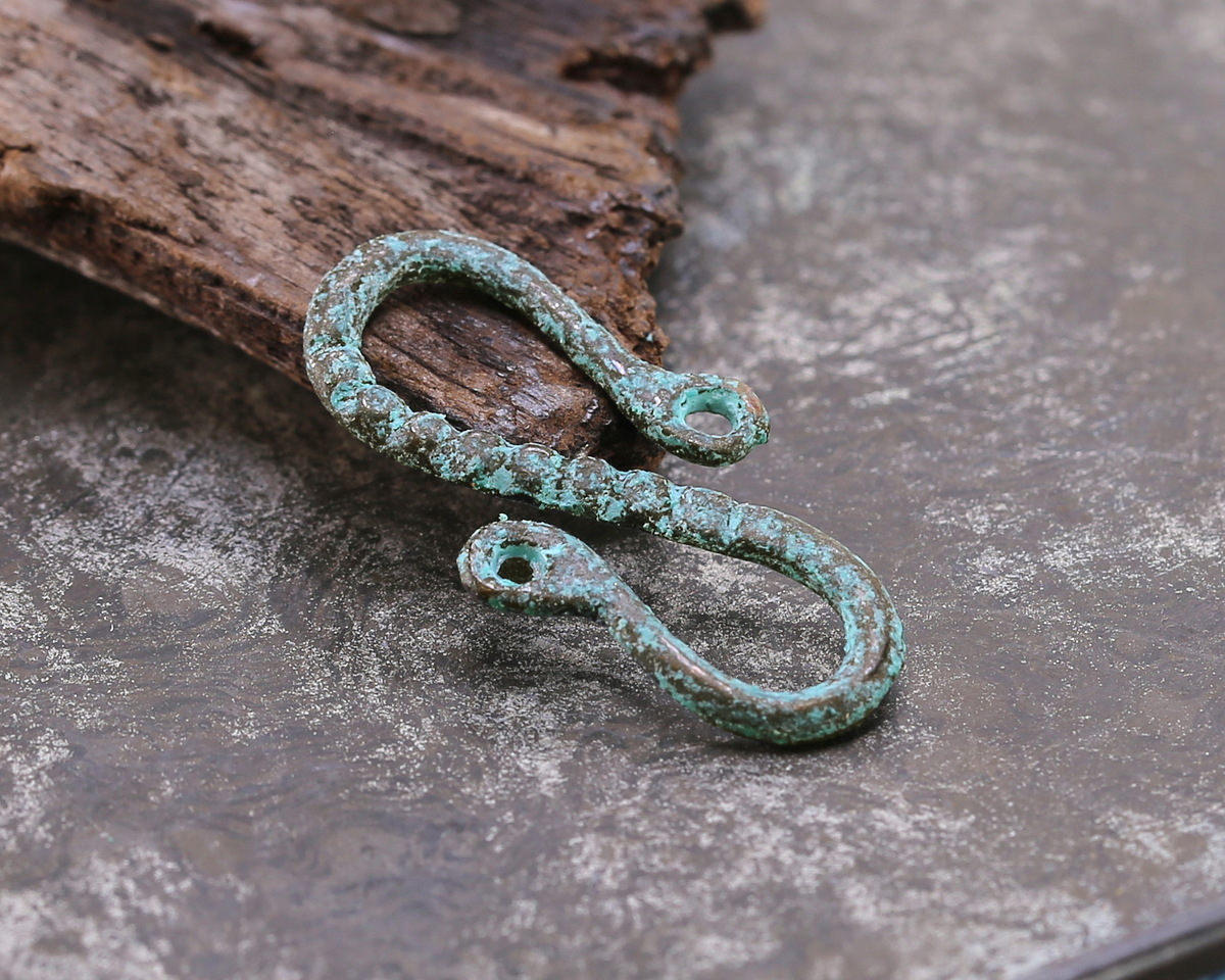 Mykonos Copper (plated) Patina Pebbles S-Hook 24x12.5mm