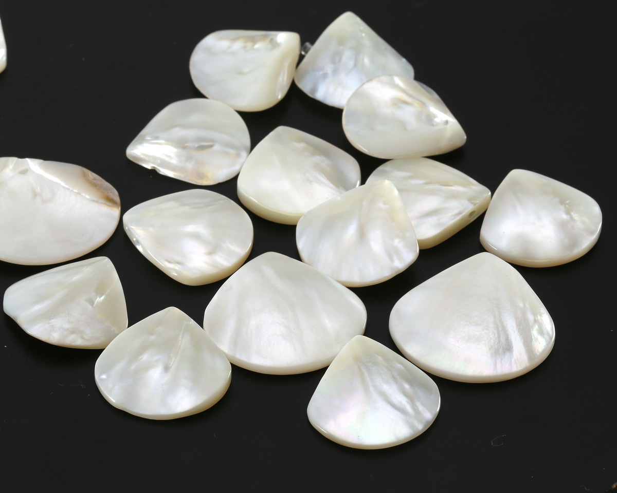 Mother of Pearl Drop 20x19-20-25x23-25mm