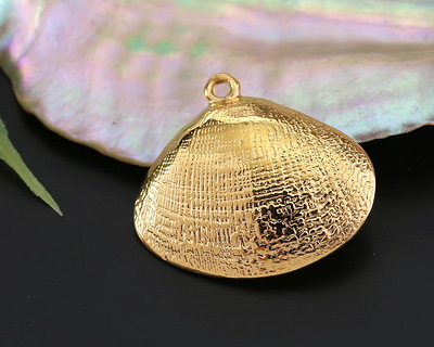 24K Gold (plated) Clam Focal 25x23mm