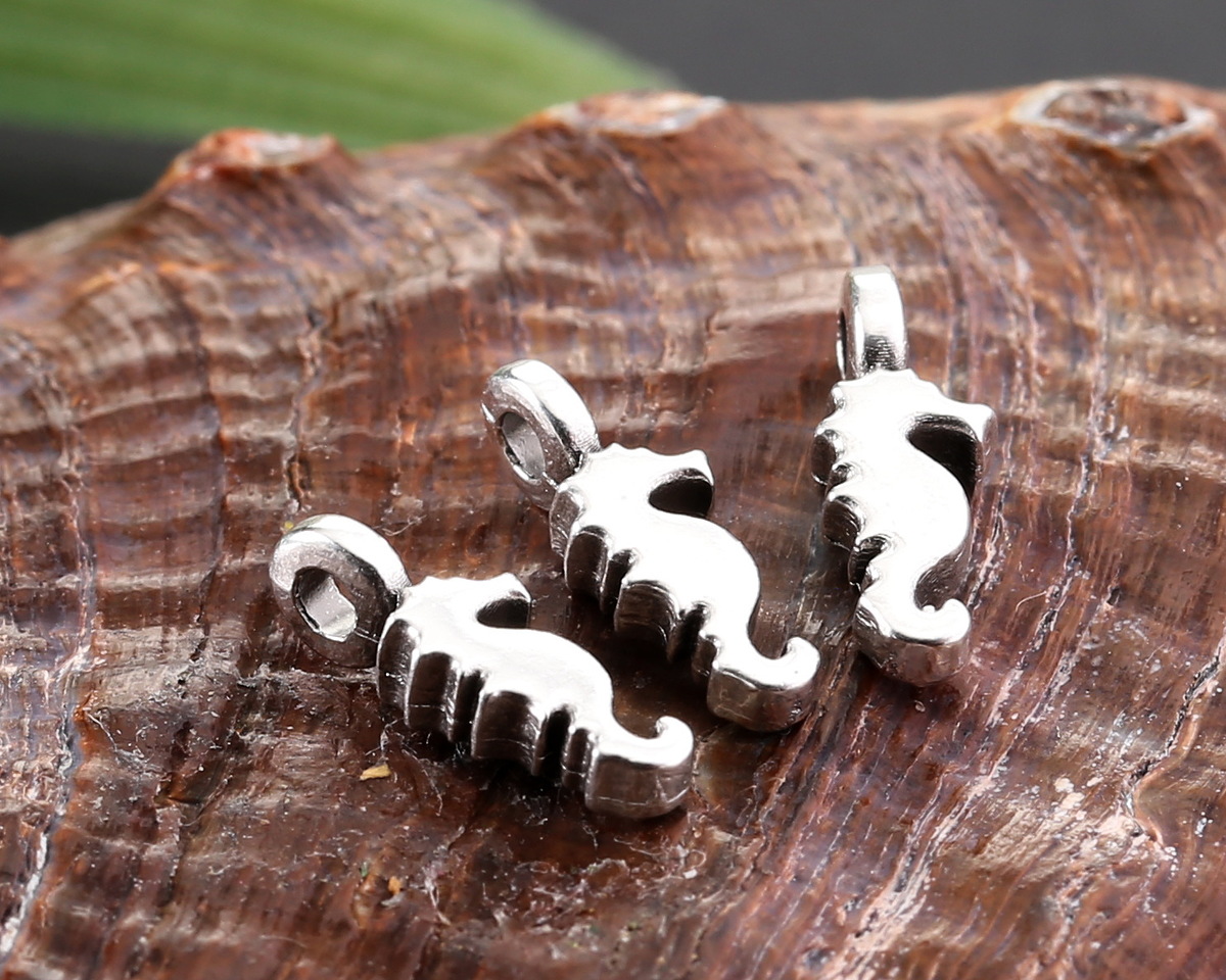 Antique Silver (plated) Tiny Seahorse Focal 4x11mm