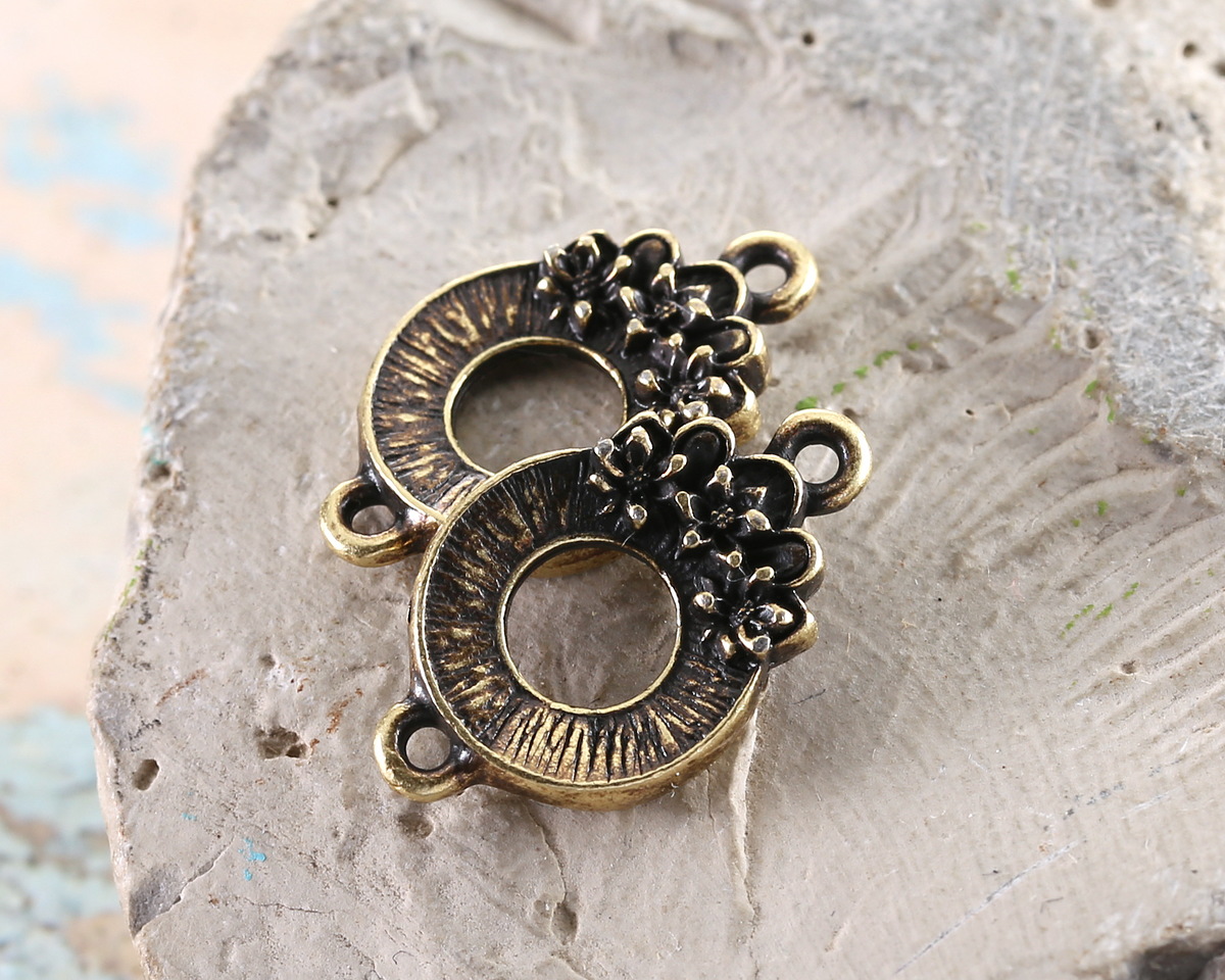 TierraCast Antique Brass (plated) Blossom Link 13x20mm