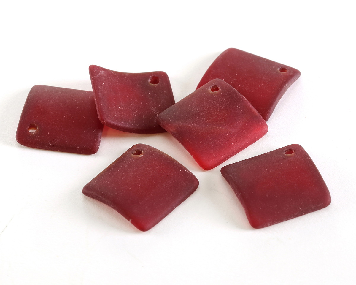 Black Cherry Beach-Style Glass Curved Diamond Square Pendant 22mm