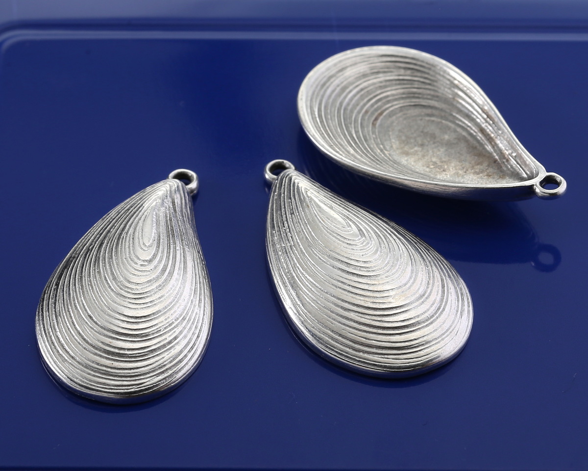 Antique Silver (plated) Oyster Focal 18x32mm