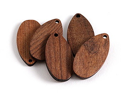 Walnut Wood Teardrop Focal 16x31mm