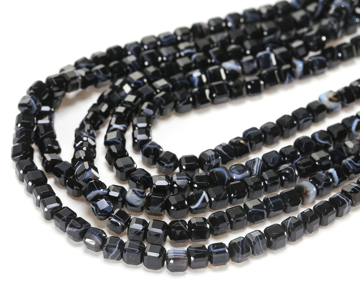 Black Sardonyx Faceted Cube 4mm