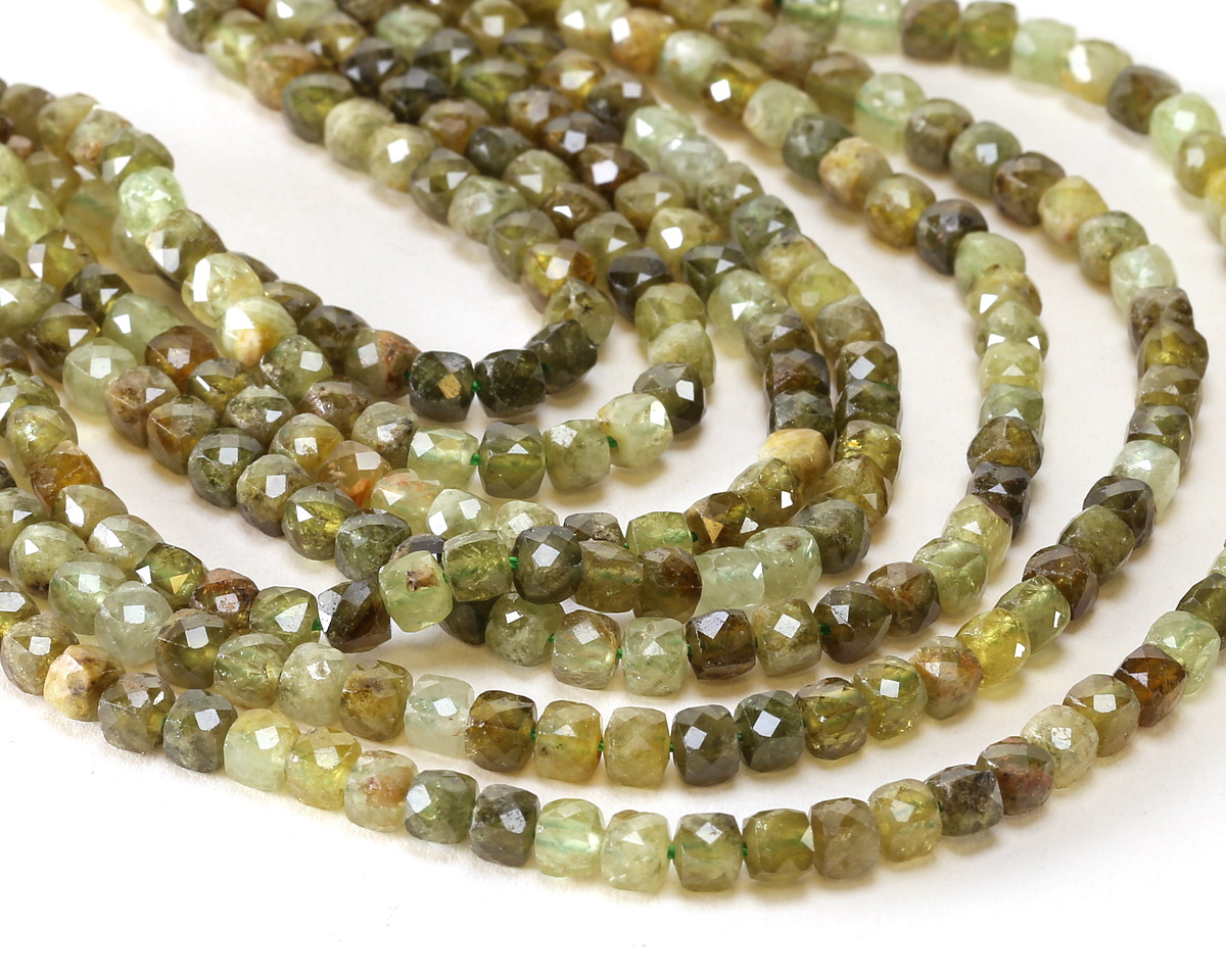 Green Garnet Microfaceted Cube 4mm