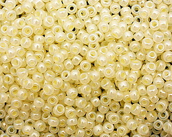 TOHO Ceylon Banana Cream Round 8/0 Seed Bead